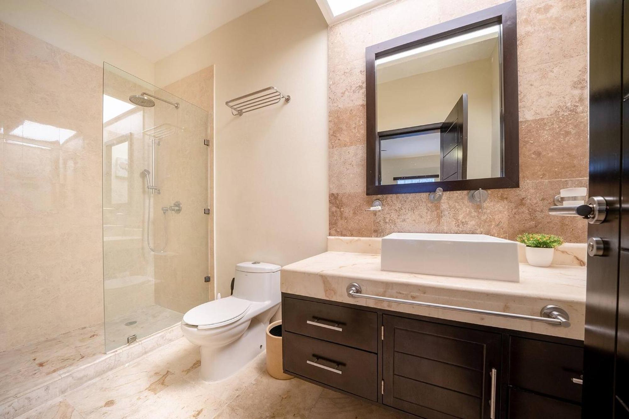 Surf 405 - Luxury Oceanview Beachfront 3 Bedroom With Gym - At El Faro *